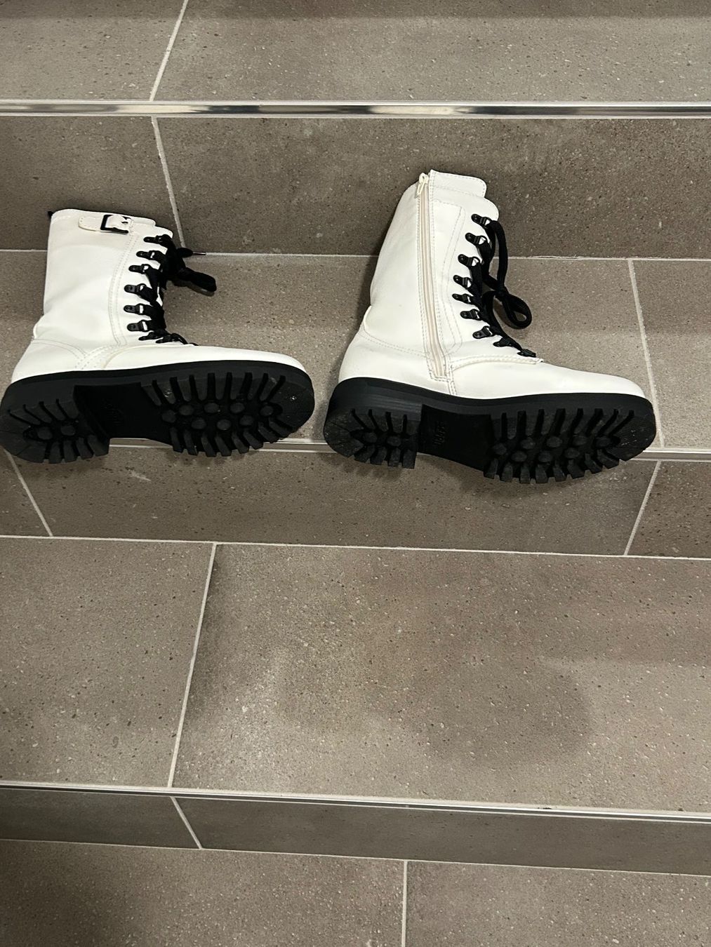 Esprit Scarpe da donna: Esprit Schnürstiefel weiss – Usato da Neerach venduto da gor_jt7n 2