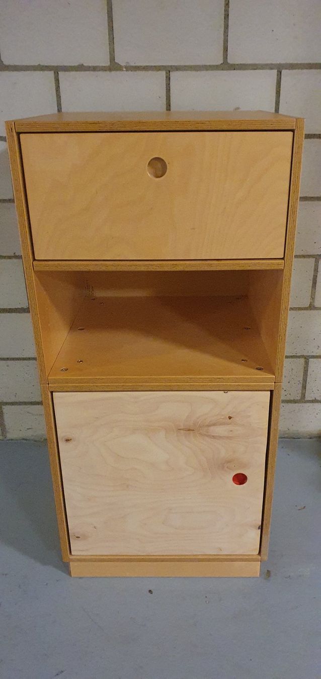 Cassettiere: Regalmöbel (Kommode) mit Schublade und Klapptüre – Usato da Windisch venduto da tbielmann