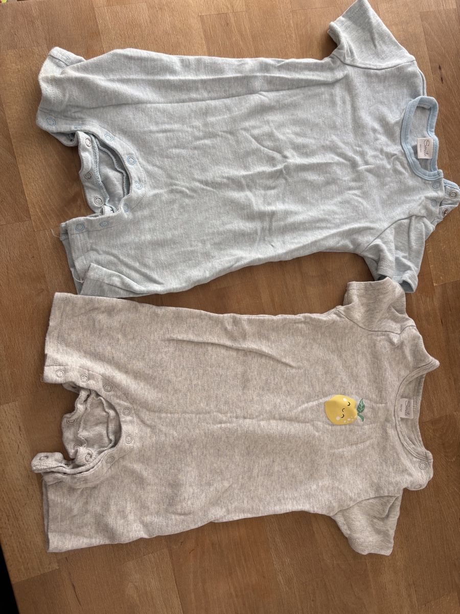 Lotti di vestiti: 2er Set Strampler kurzarm Grösse 86/92 NEU – Nuovo (secondo la descrizione) da Hildisrieden venduto da Leoniewyr