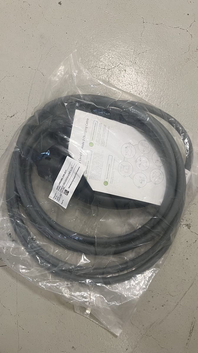 Cavi: Tesla Model 3 Ladekabel – Nuovo e nell'imballaggio originale da Langenthal venduto da Yana.Chaika