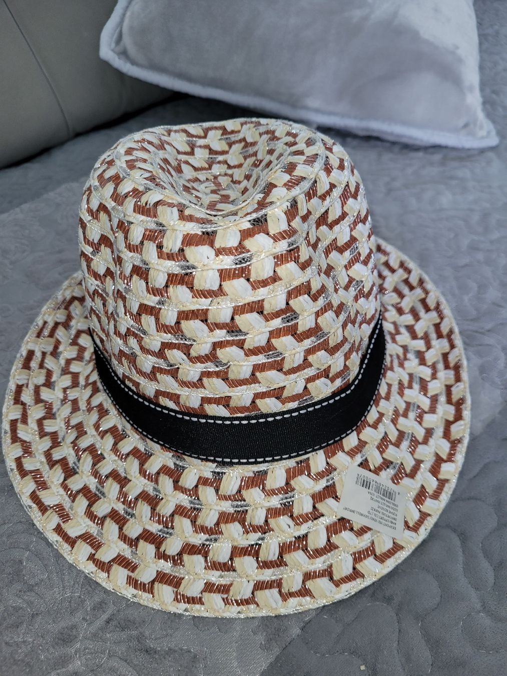 Copricapi, berretti & cappellini: Sommerlicher Stroh Trilby Hut, Gr. 58 – Nuovo e nell'imballaggio originale da Bassersdorf venduto da arkais