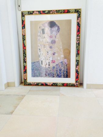 Gemälde mit Rahmen von Gustav Klimt - Der Kuss