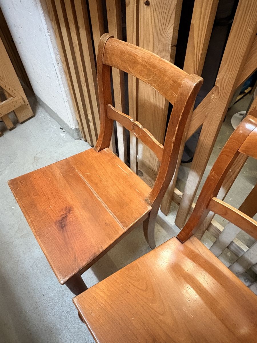 Sedie: Zwei Holzstühle klassisches Design – Usato da Zürich venduto da viv_nevi 4