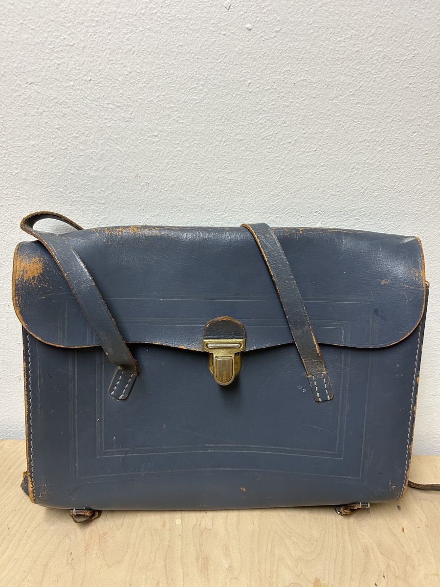 Borse & Zaini: Alter, blauer Schulerthek, -ranzen aus Leder – Usato da Uster venduto da Stromboli7