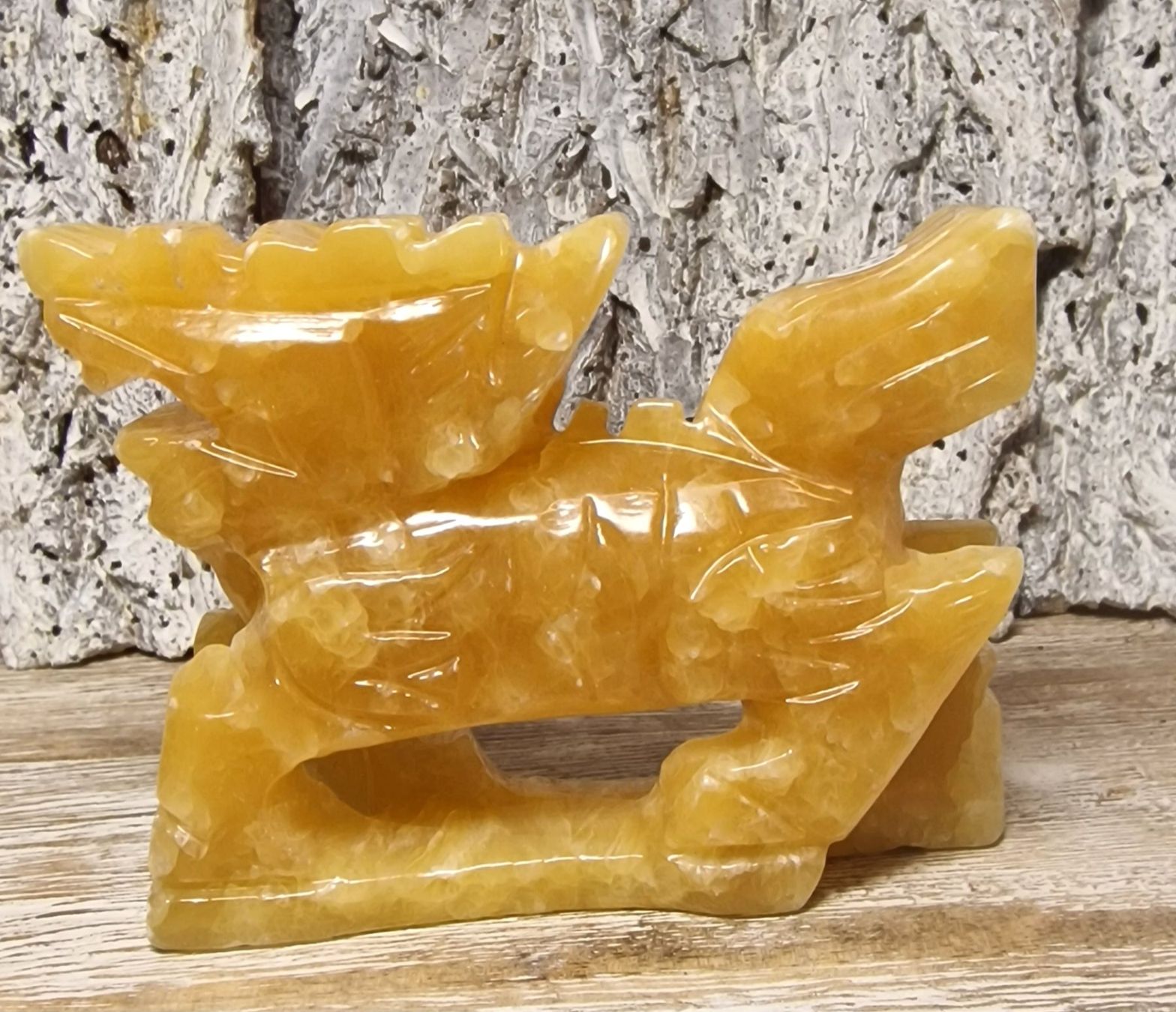 Minerali & Pietre curative: Qilin aus Honigcalcit 395g – Nuovo (secondo la descrizione) da Matzingen venduto da Shay_Crystalz 1
