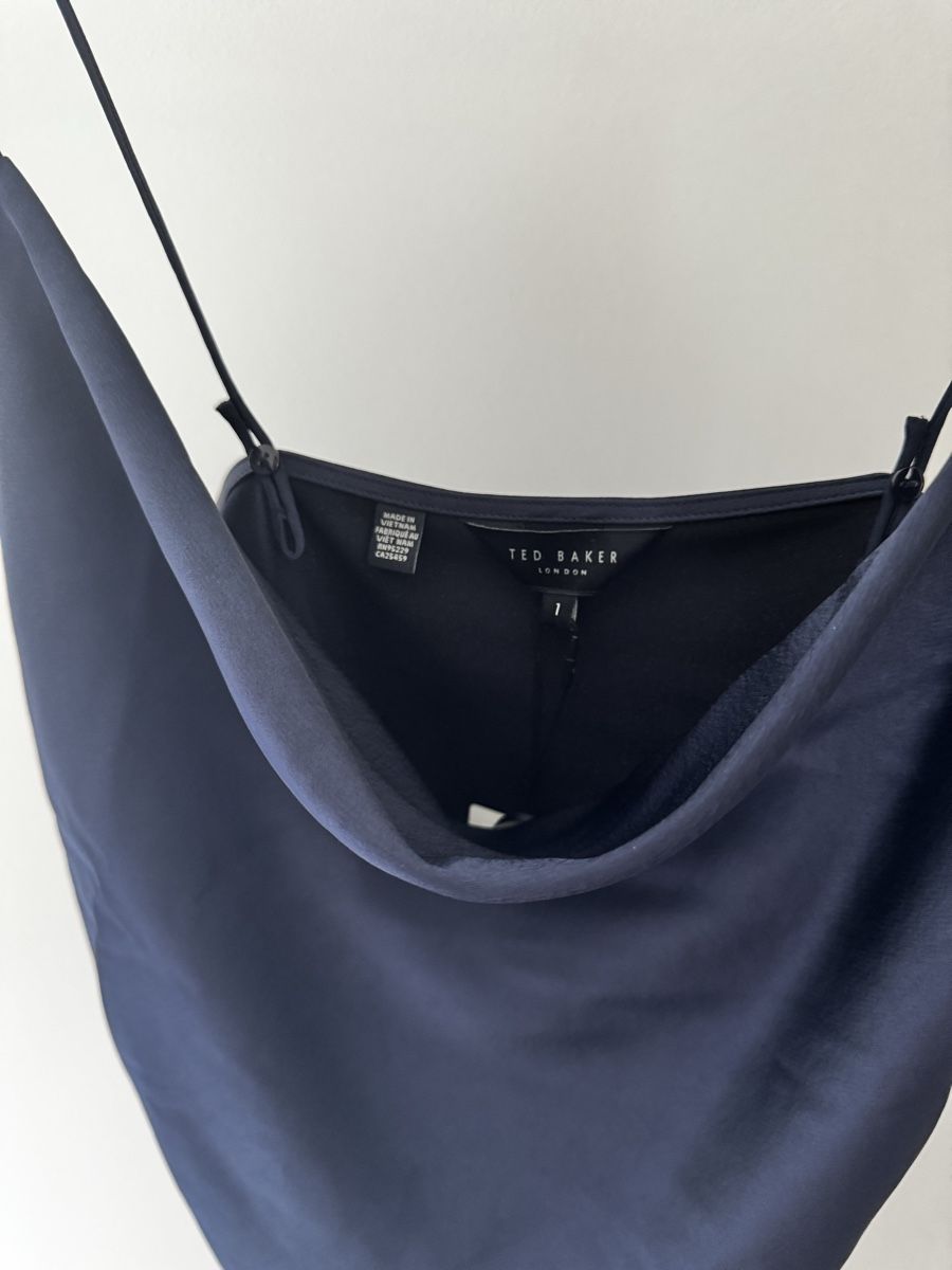 Tops: Ted Baker KITI Satin-Top Navy  – Neuf avec emballage d'origine à Zürich par di_archive 2