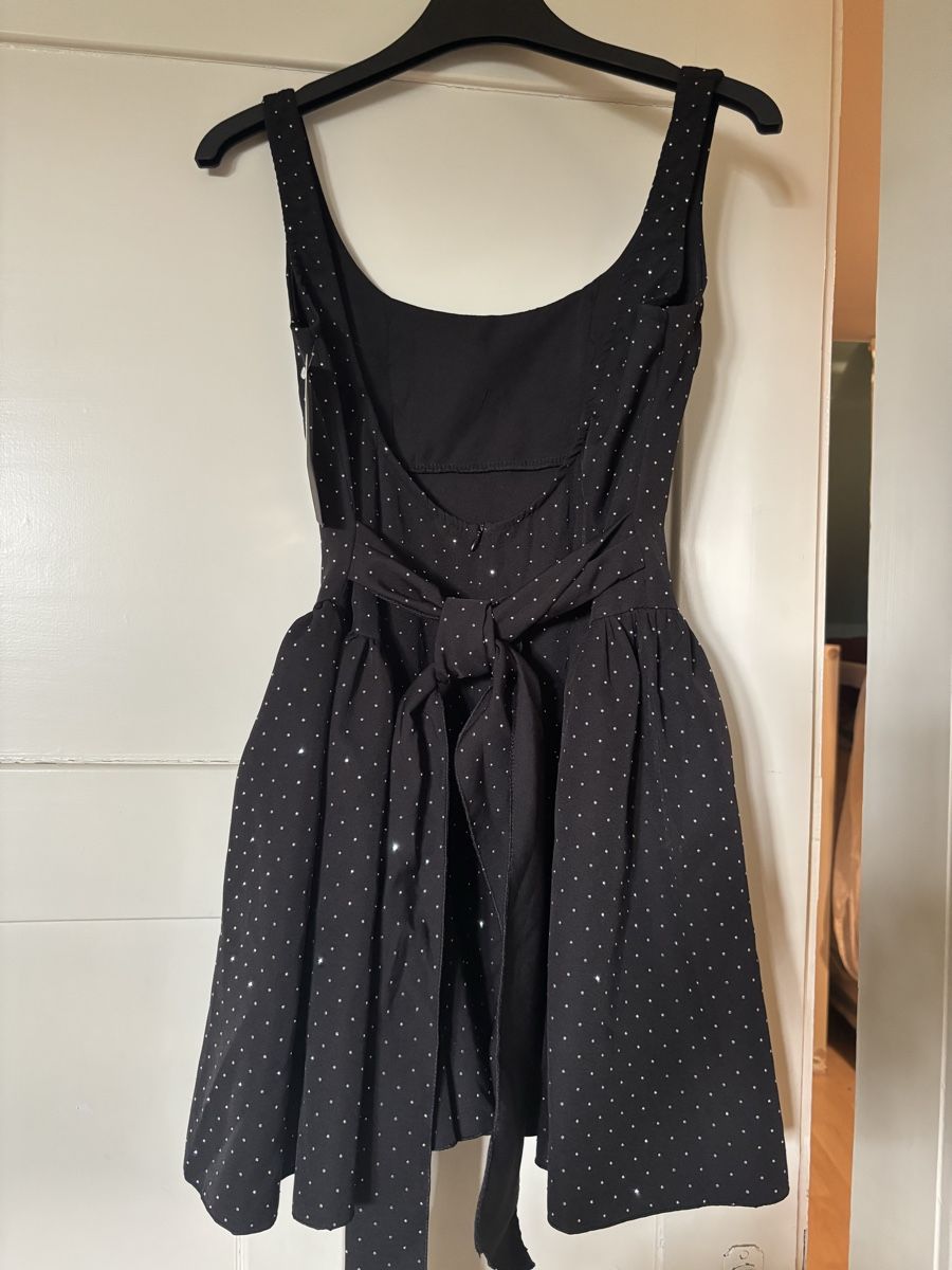Vestiti: Schwarzes Minikleid – Usato da Winterthur venduto da millividi 1