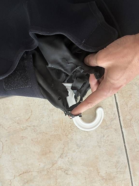 Tauchanzüge: Combinaison de plongée étanche  – Gebraucht aus Cortaillod von dav_7sxj 3