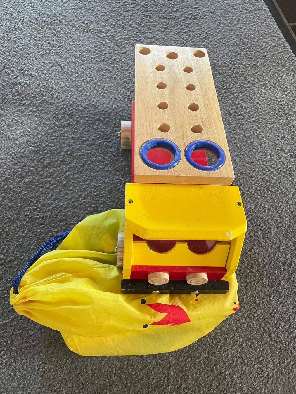 Spielzeuge: Holzauto mit Zubehör – Gebraucht aus Esslingen von Zeppi1 1