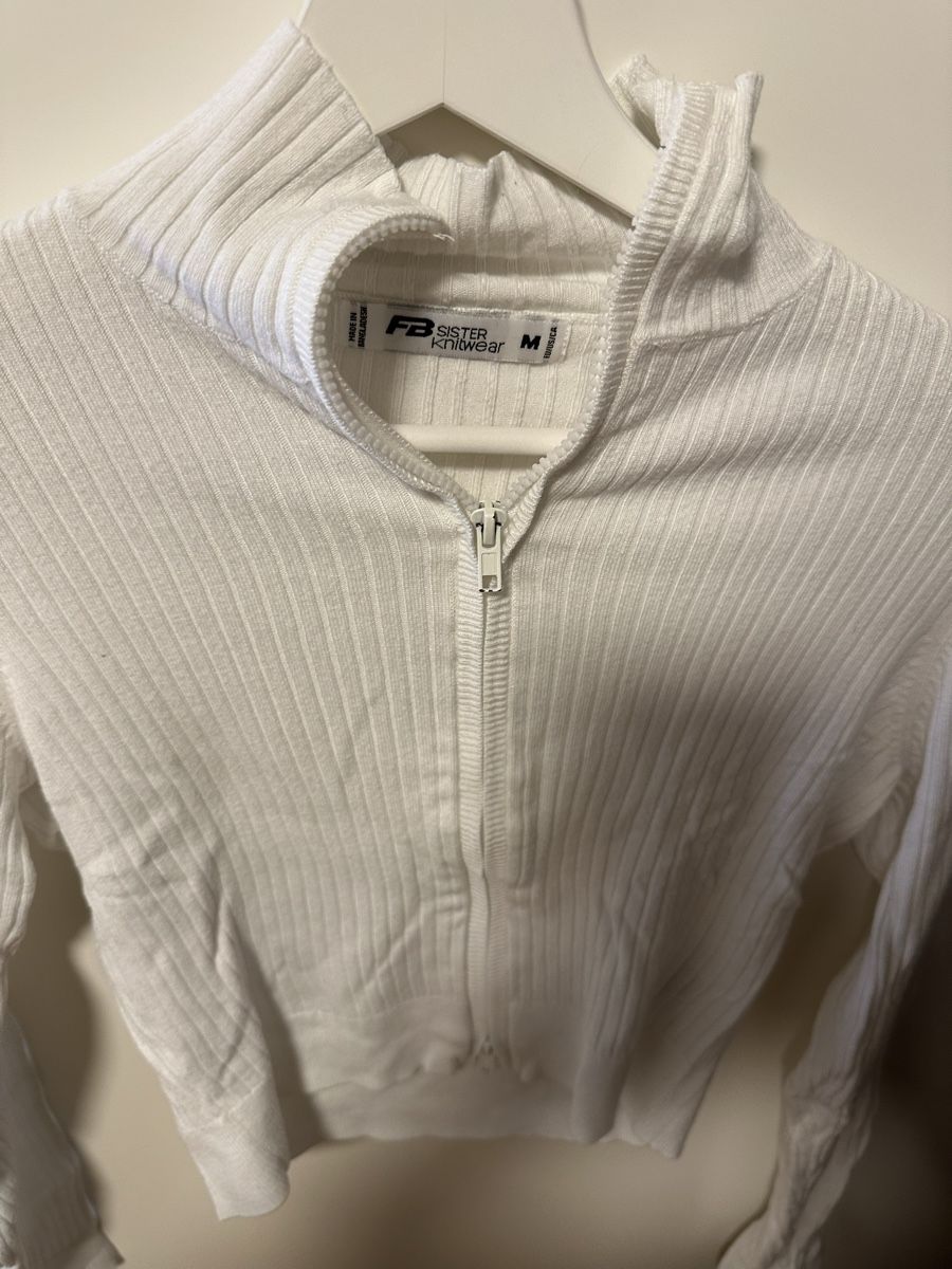 Maglioni & Felpe: Weisser Rippenpullover mit Reissverschluss Grösse M – Usato da Reinach BL venduto da Alles_muss_weg00 3