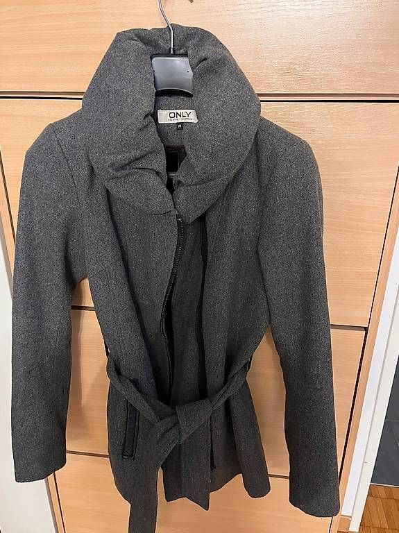 Cappotti: Cappotto corto grigio – Usato da Jona venduto da sen_vd8v