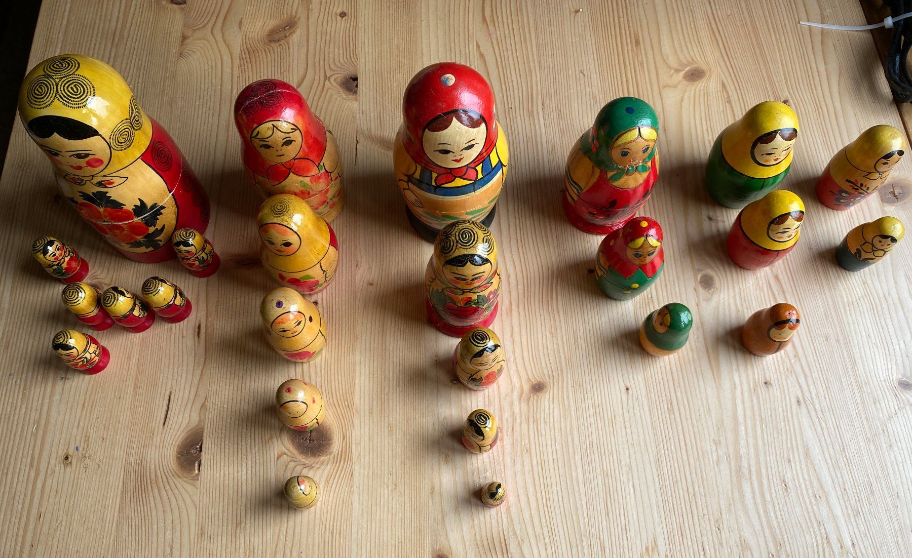 Statuette: 25 Babuschkas, handbemalt – Usato da Weinfelden venduto da Cheyenne21 1