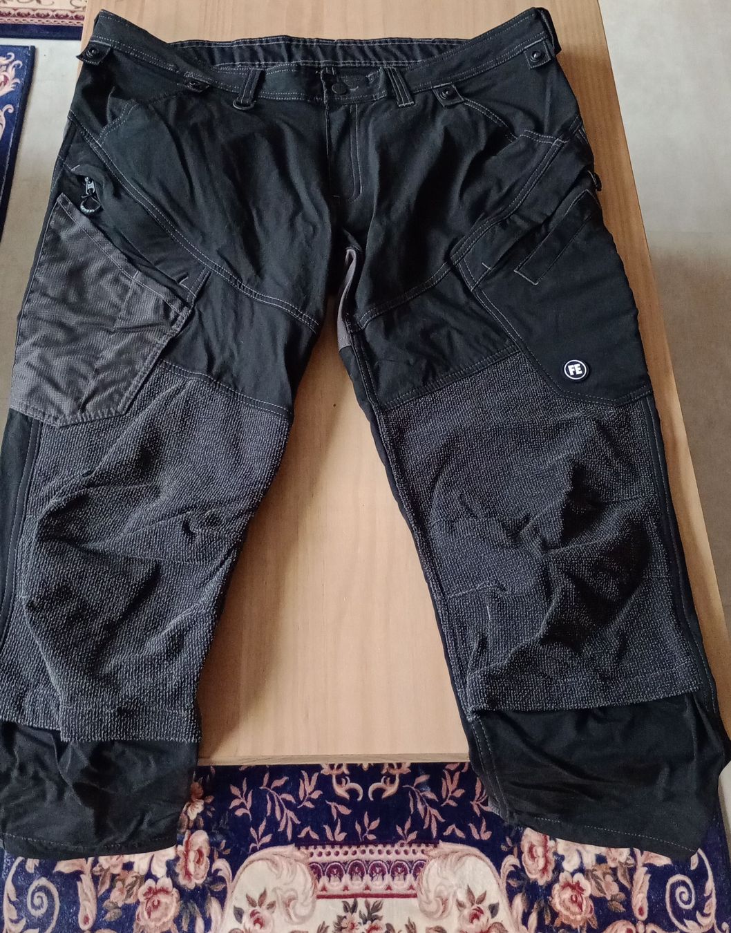Pantaloni: Arbeiterhose grau-schwarz, Grösse 52, es fehlt ein Knopf – Usato da Marbach LU venduto da antanarivo