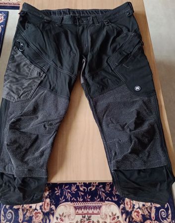 Arbeiterhose grau-schwarz, Grösse 52, es fehlt ein Knopf