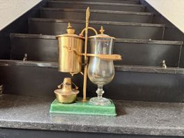 Kaffeemaschine Messing Glas Sockel grün Vintage antik 44 Zei