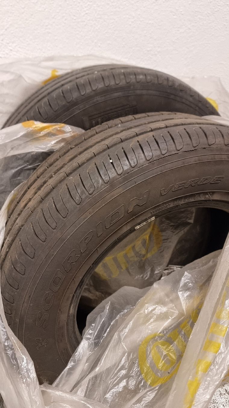Pneumatici & Ruote complete: 2 x Pirelli Scorpion 235/65R17 – Usato da Bürglen TG venduto da ici_5dcg