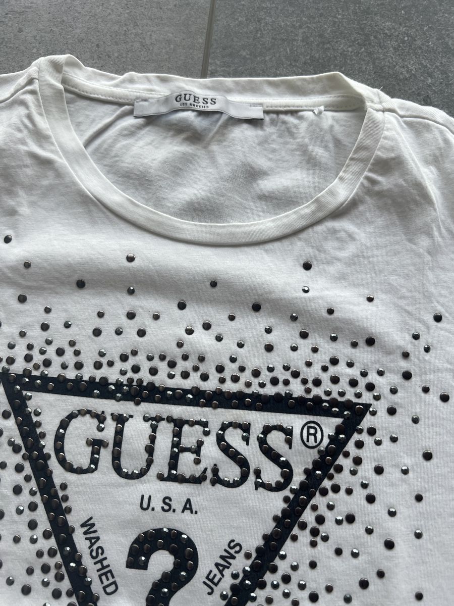 Guess T-Shirts: Guess white t-shirt - Size M – Neu (gemäss Beschreibung) aus Cama von UnleashdByAna 1