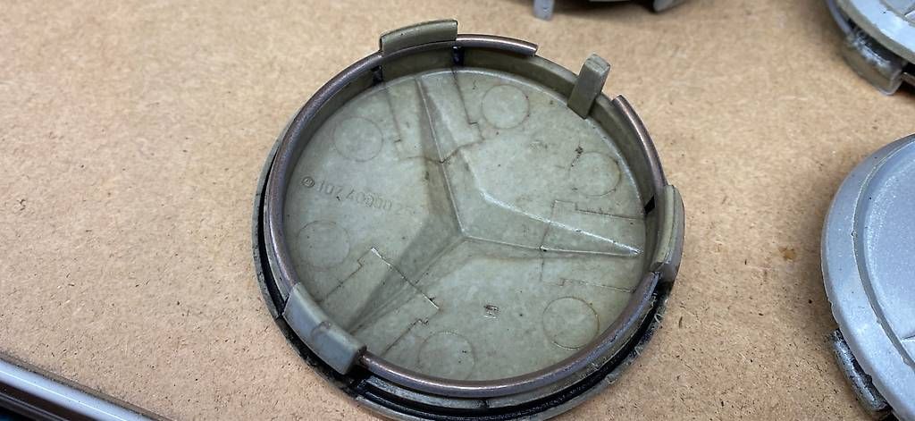 Sonstiges Fahrzeugzubehör: Nabendeckel Mercedes Fuchs – Gebraucht aus kreuzlingen von abarthot 1