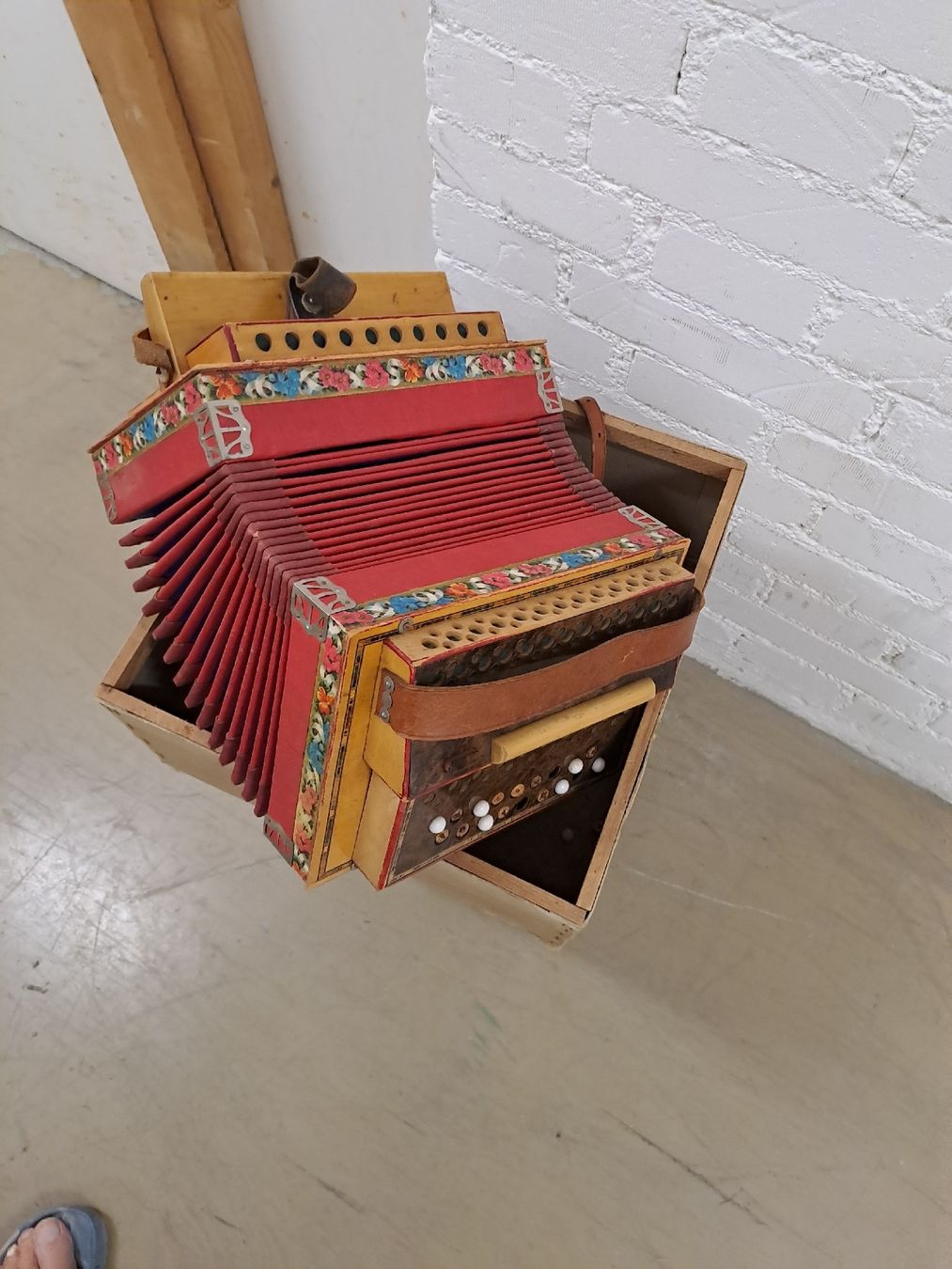 Strumenti musicali: schwyzerorgeli ton B 18 basses  – Usato da Villeneuve venduto da BibiVintage 8