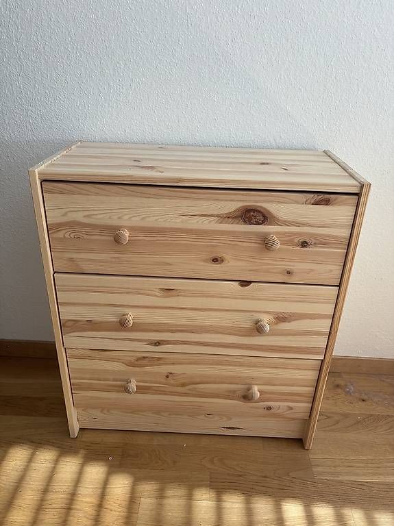 Cassettiere: Solid Pine Chest of Drawers  IKEA – Usato da Genève venduto da zaj_g5bz