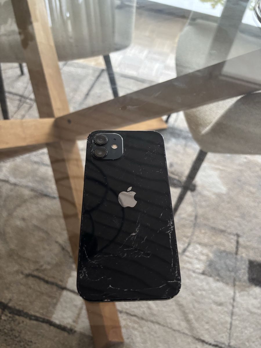 Apple Telefoni cellulari / Smartphones: iPhone 12 64GB Schwarz – Usato da Horgen venduto da nutzer8810 4