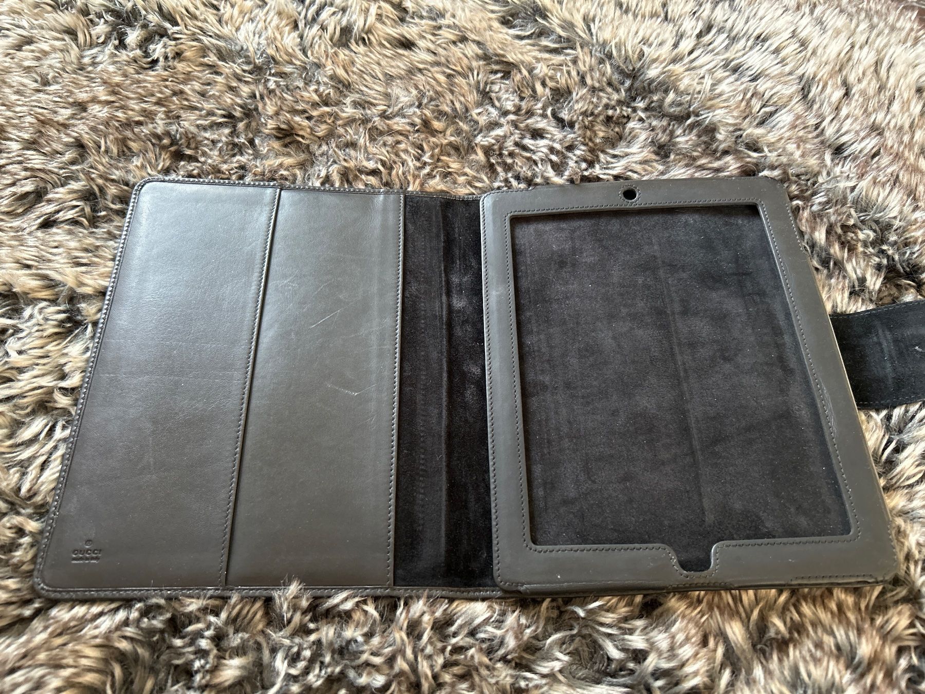 Gucci Cover & Protezioni schermo: Original Gucci I-Pad Case – Usato da Vezia venduto da sidu03 2