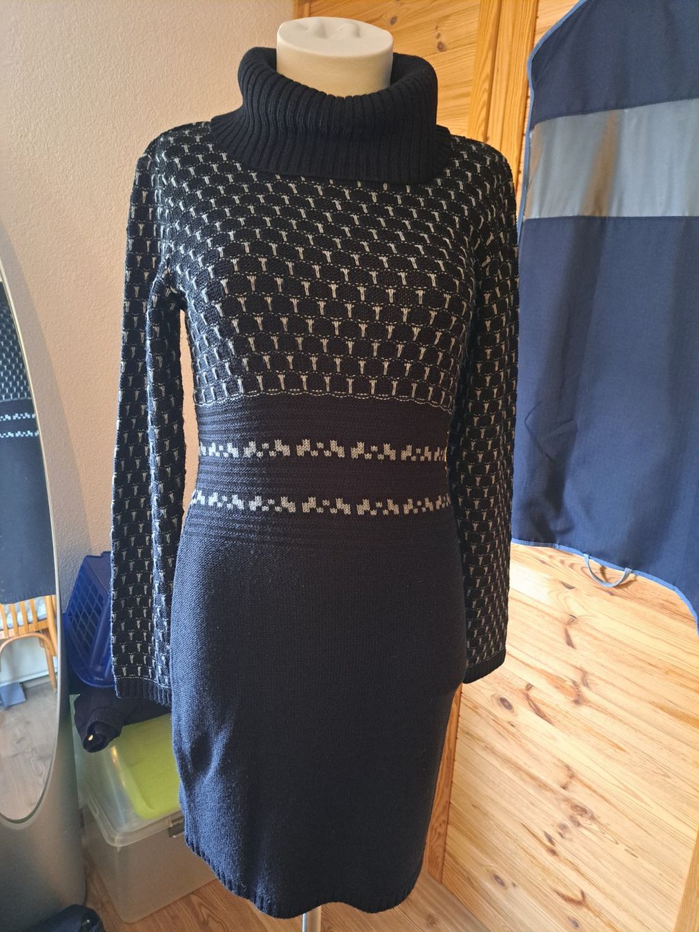Vestiti: Strickkleid schwarz/grau gemustert – Usato da Rafz venduto da MuriFinn