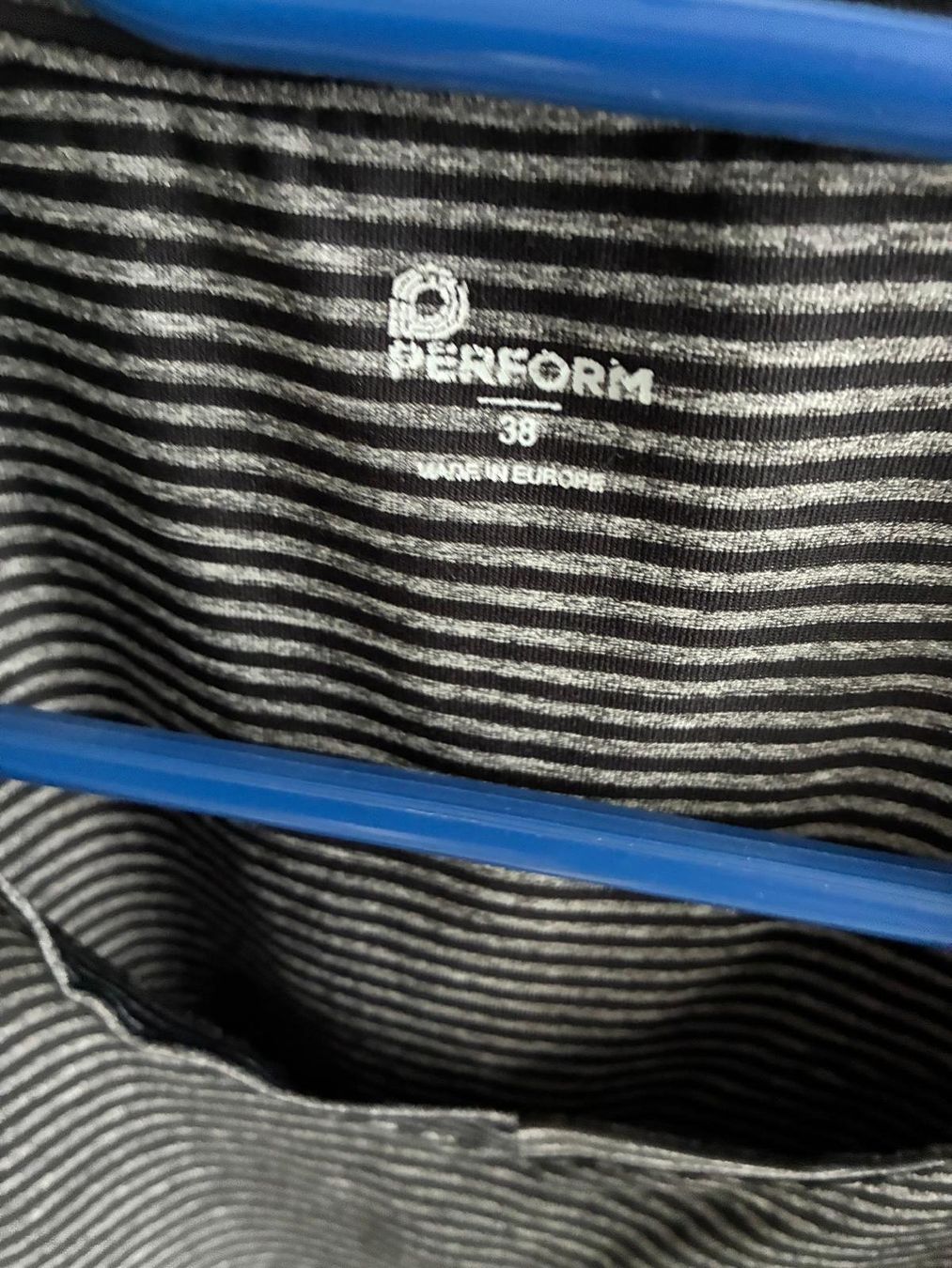T-Shirts: perform T-Shirt Grösse 38 – Gebraucht aus Allenwinden von oba_xb8y 1