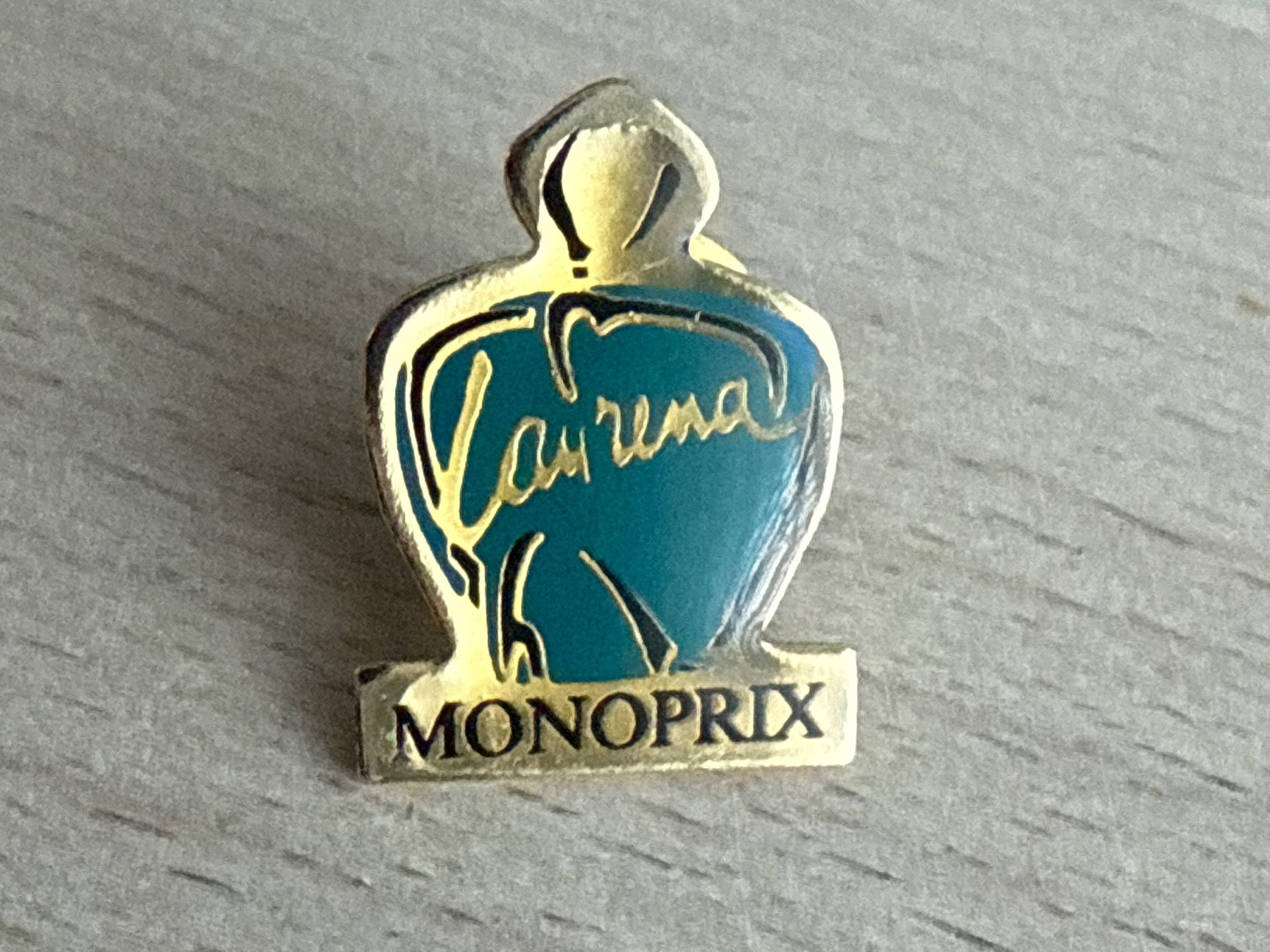 Plaquettes & Badges: Pin Monoprix Laurena – D'occasion à Glattbrugg par Schweigmatt