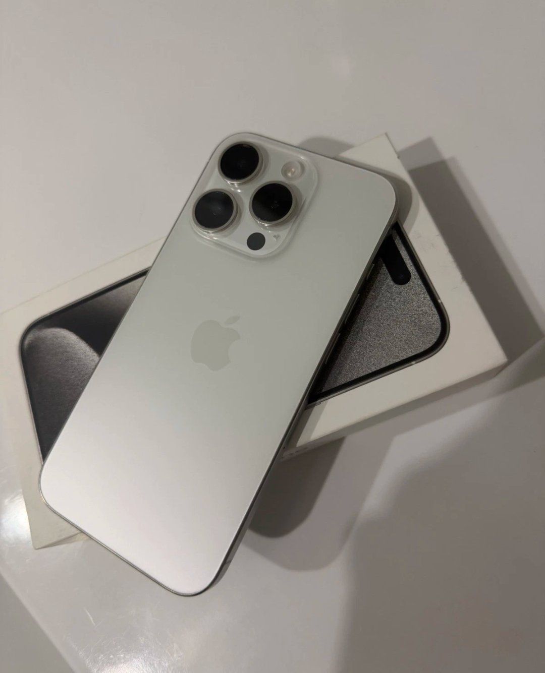 Apple Telefoni cellulari / Smartphones: iPhone 15 Pro (256GB) Akku 100% – Usato da Luzern venduto da Waince786