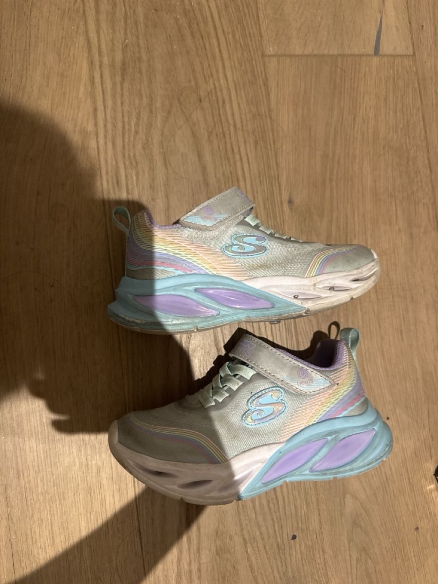 Skechers Chaussures filles: Skechers Lights Trainers Size EU 28  – D'occasion à Zug par axx3l 2