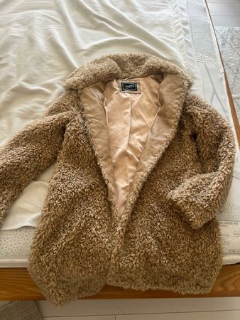 Manteau GUESS en fausse fourrure beige comme neuf  XS 36/38