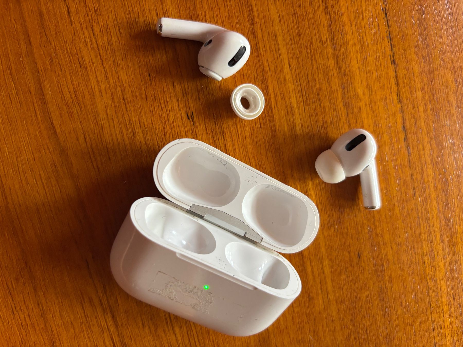 Apple Cuffie: APPLE AirPods Pro, Gen 1, Modell A2190 – Difettoso da Stäfa venduto da theswissguy_mm 3