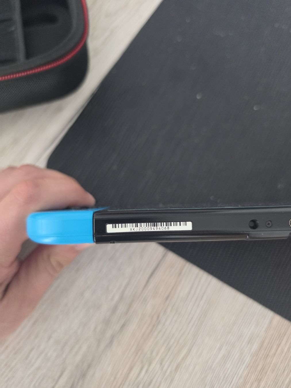 Nintendo Console: Nintendo Switch V2 Neon + MicroSD 256Gb e Accessori – Usato da Bellinzona venduto da Cuscio 4