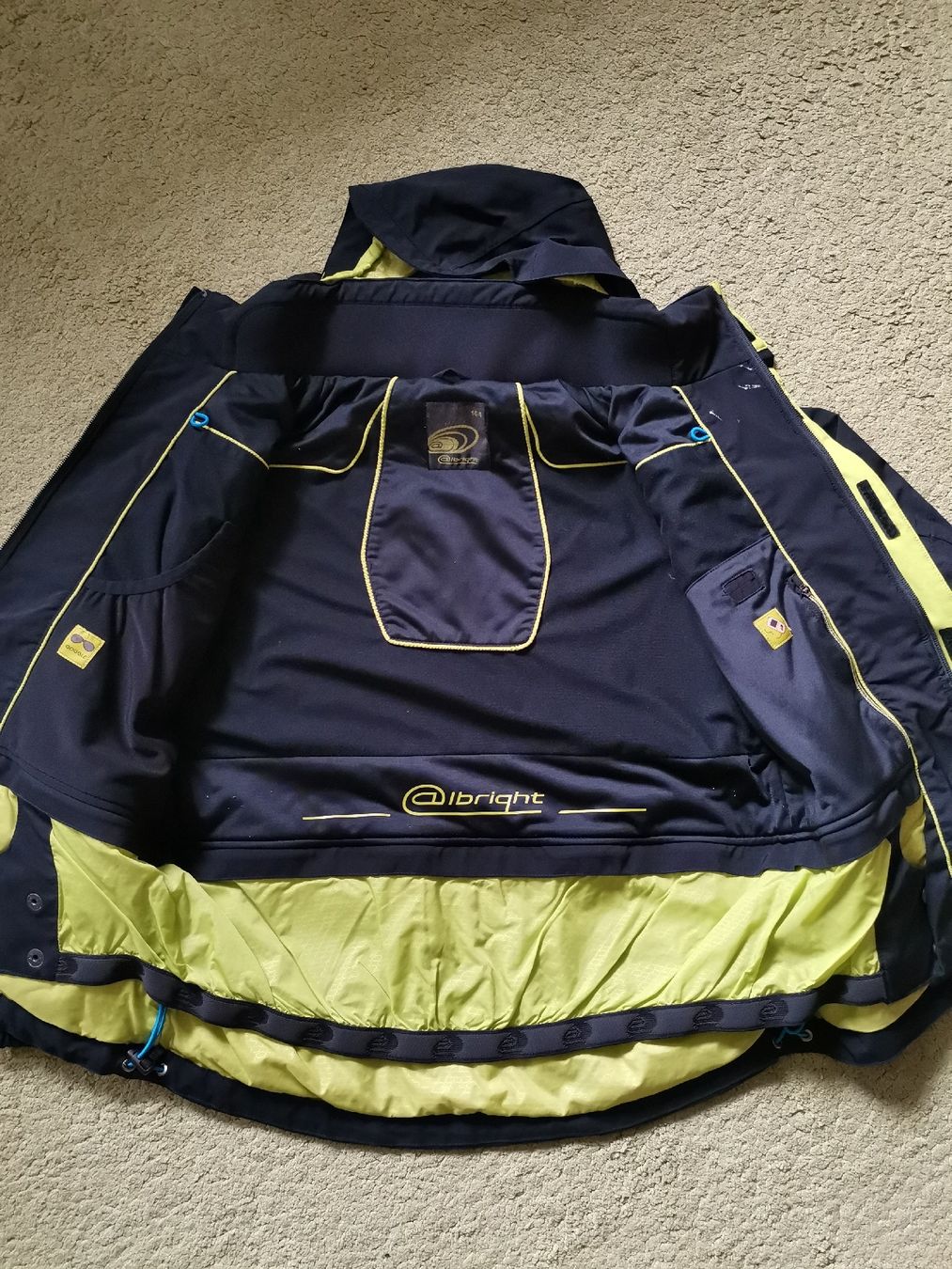 Completi: Ski Jacke mit Skihosen Gr. 164 – Usato da Winterthur venduto da Chinaza 4