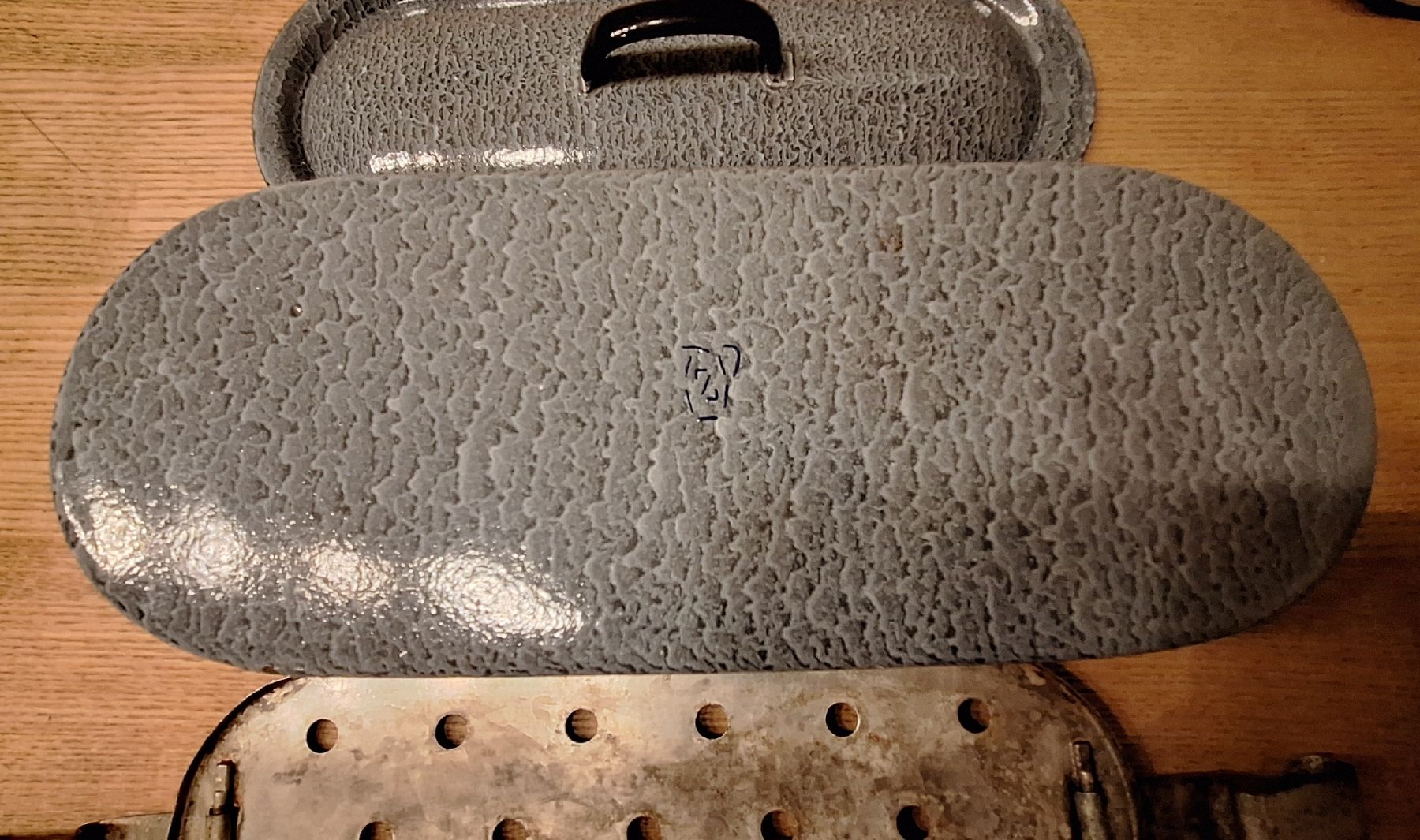 Poêles: Fischbräter aus Emaille grau oval mit Einsatz gebraucht – D'occasion à Adlikon b. Andelfingen par Kraemse 5