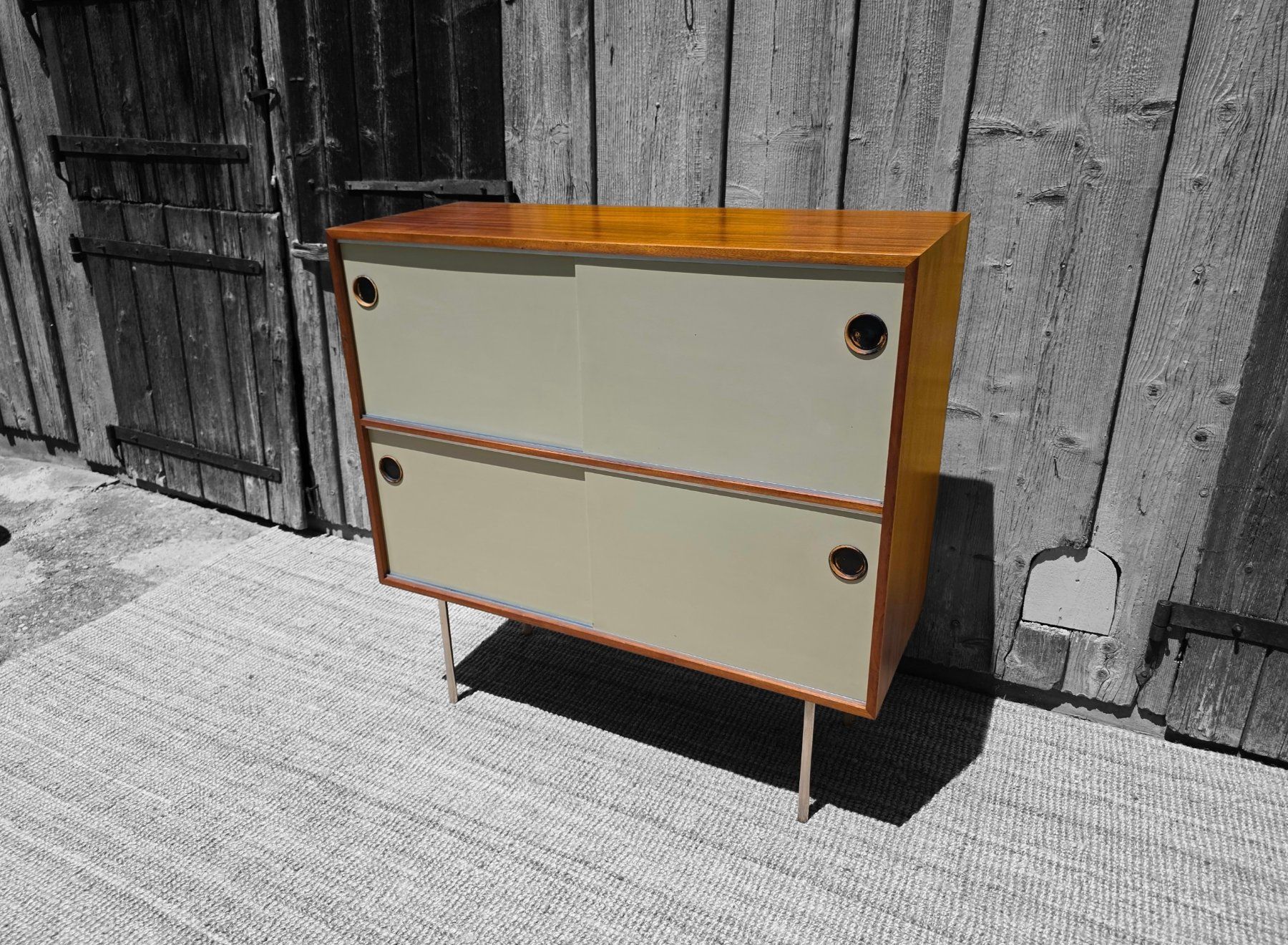 Thut Kommoden: Kurt Thut   Sideboard "Schiebetürkorpus 943" – Gebraucht aus Haslen AI von Vintagelix 1