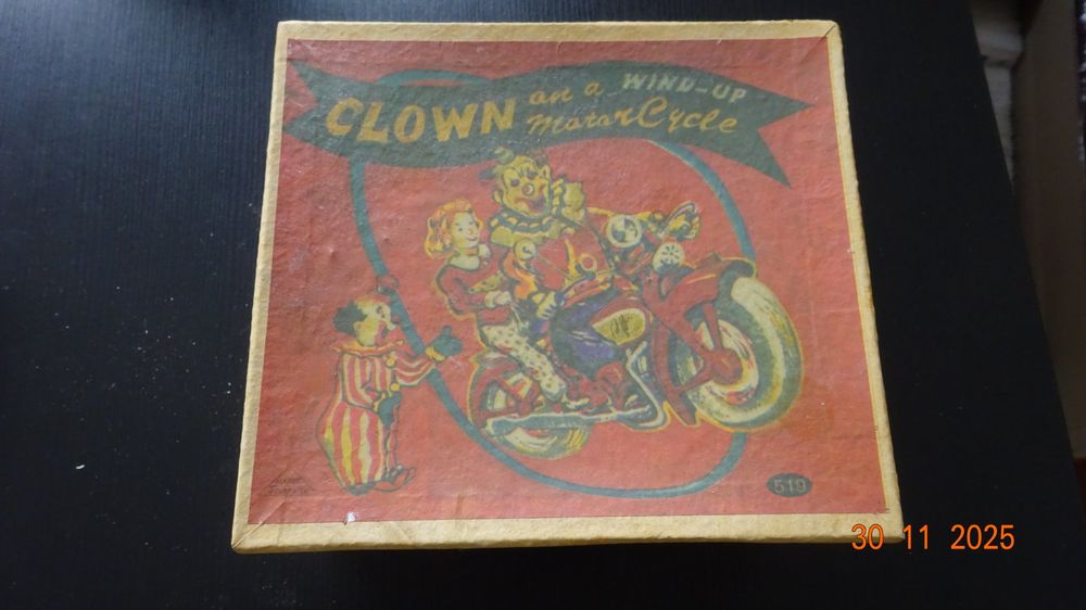 Jouet mécanique en métal (fer blanc) représentant une fusée - Référence