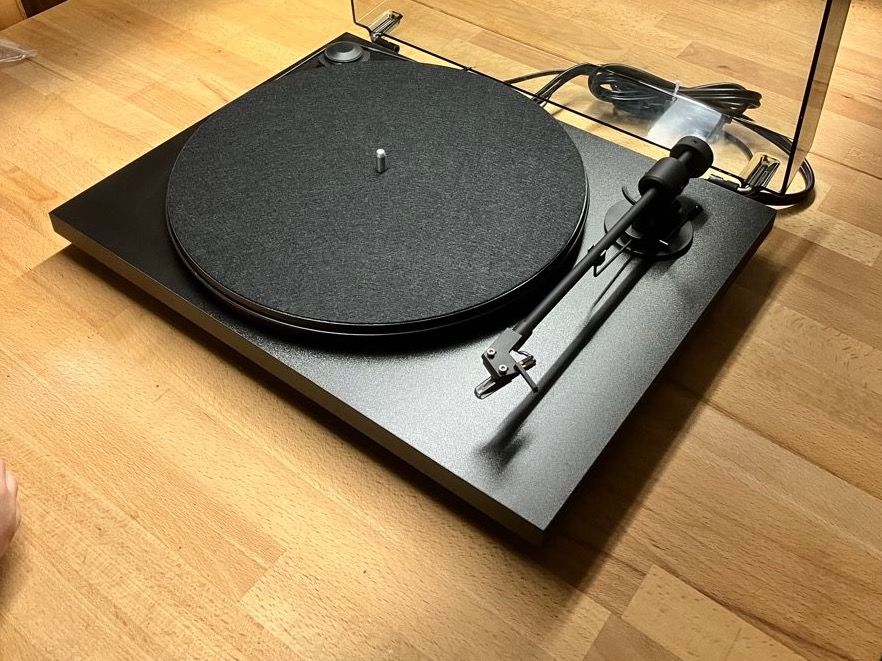 Pro-Ject Primary E Plattenspieler mit Ortofon OM | Kaufen auf Ricardo