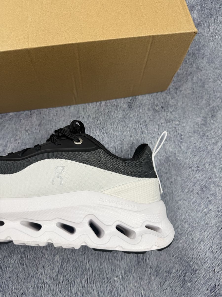 On Scarpe da uomo: LOEWE ON Cloud Sneaker Herren Weiss Schwarz Grösse 43  – Nuovo (secondo la descrizione) da Luzern venduto da kim221080 1