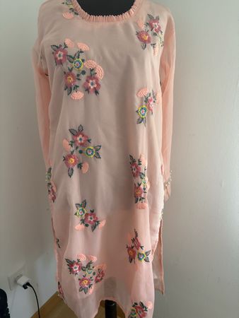 Peach Farbn Suit-Set mit Blumen- 42