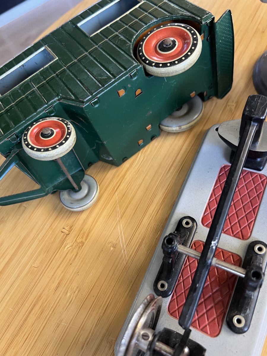 Jouets: 4 Blechspielwaren – D'occasion à Laufen par groove60 7