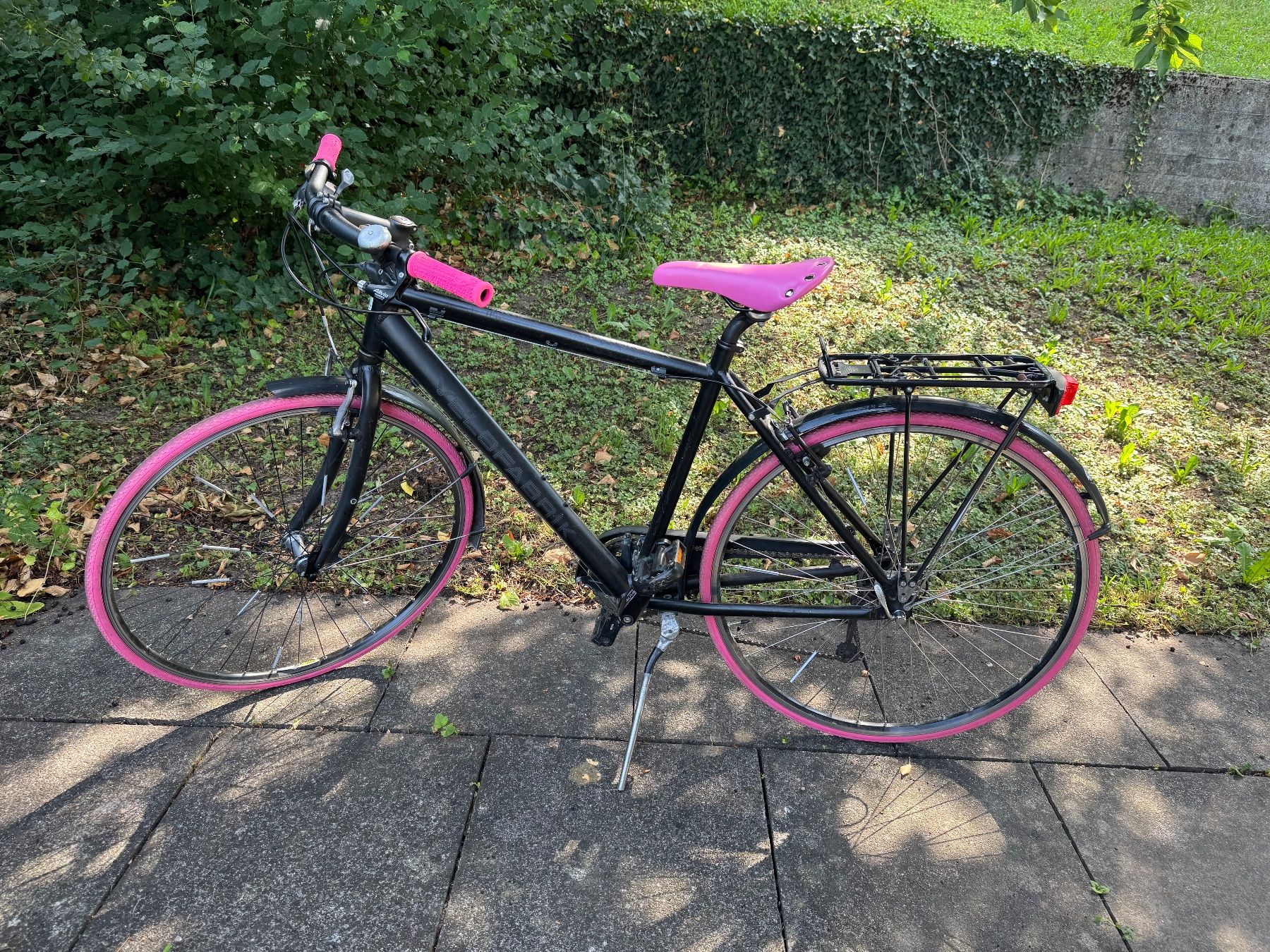 Vélos: Schönes Velo schwarz/pink – D'occasion à zollikon par smokie02