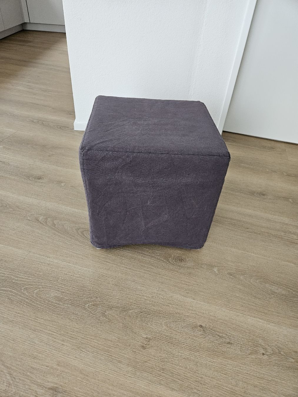 Ikea Hocker: Ikea grauer Pouf / Hocker 38x38x38 – Gebraucht aus Zürich von ClausLand