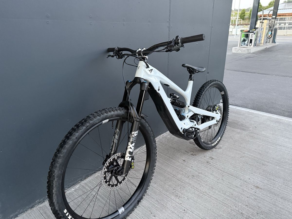 YT Biciclette: YT Decoy Core 3 MX 2025 – Größe L – Usato da Winterthur venduto da NES98 6