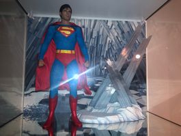 Vitrine Showcase pour figurine Hot Toys