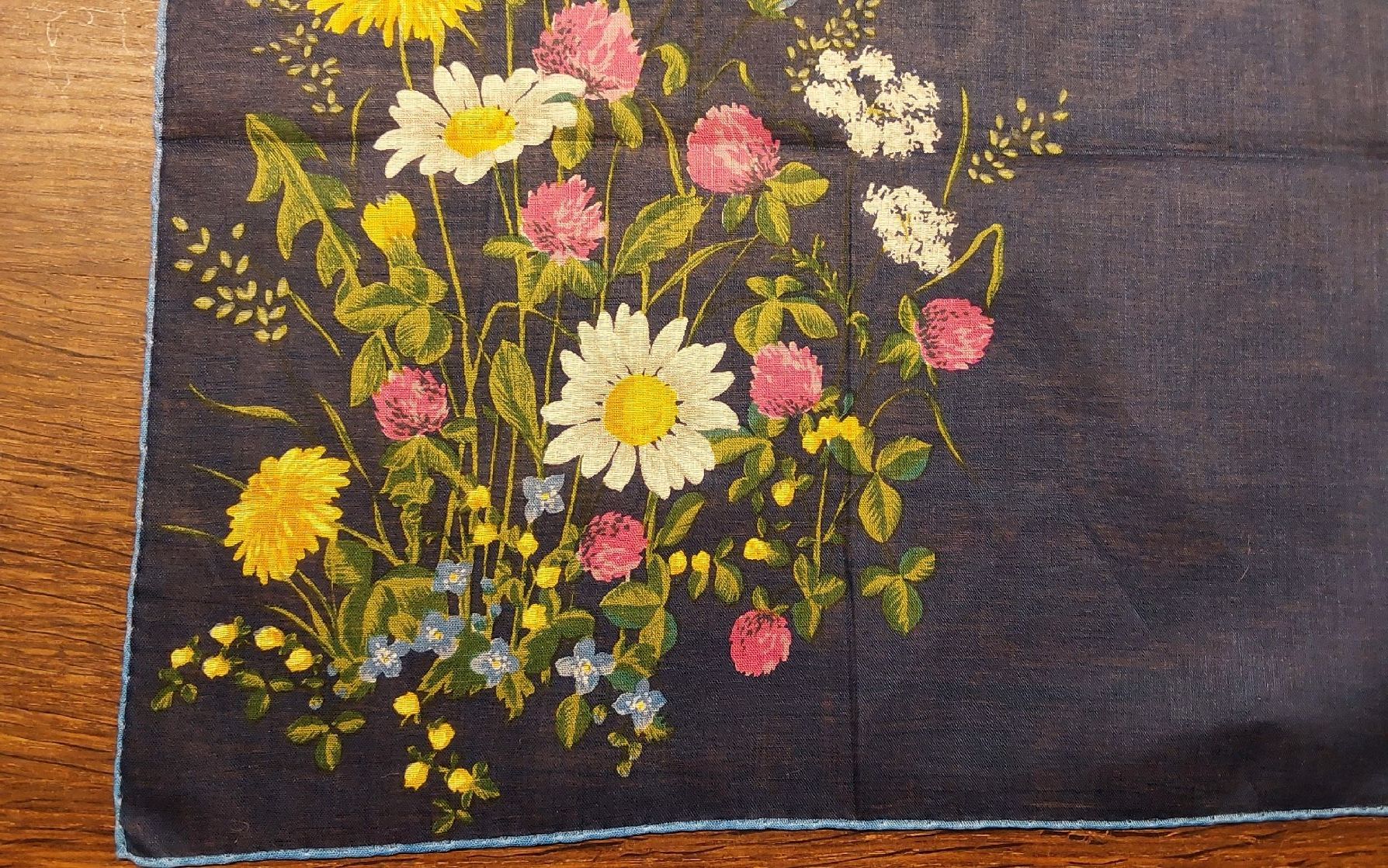 Sonstige Kleidung & Accessoires: Taschentuch Motiv Blumen – Neu und originalverpackt aus Köniz von scopello12 1