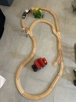 Holz-Eisenbahn-Set mit Feuerwehr-Garage usw guter Zusta