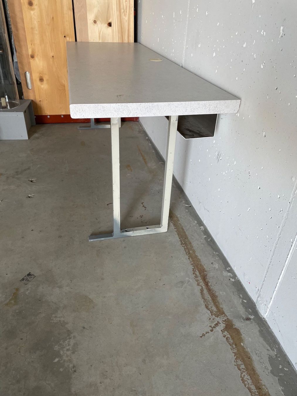 Schreibtische: F 775 ) Computer-Drucker- Büro- Tisch – Gebraucht aus Diepoldsau von Ganthammer