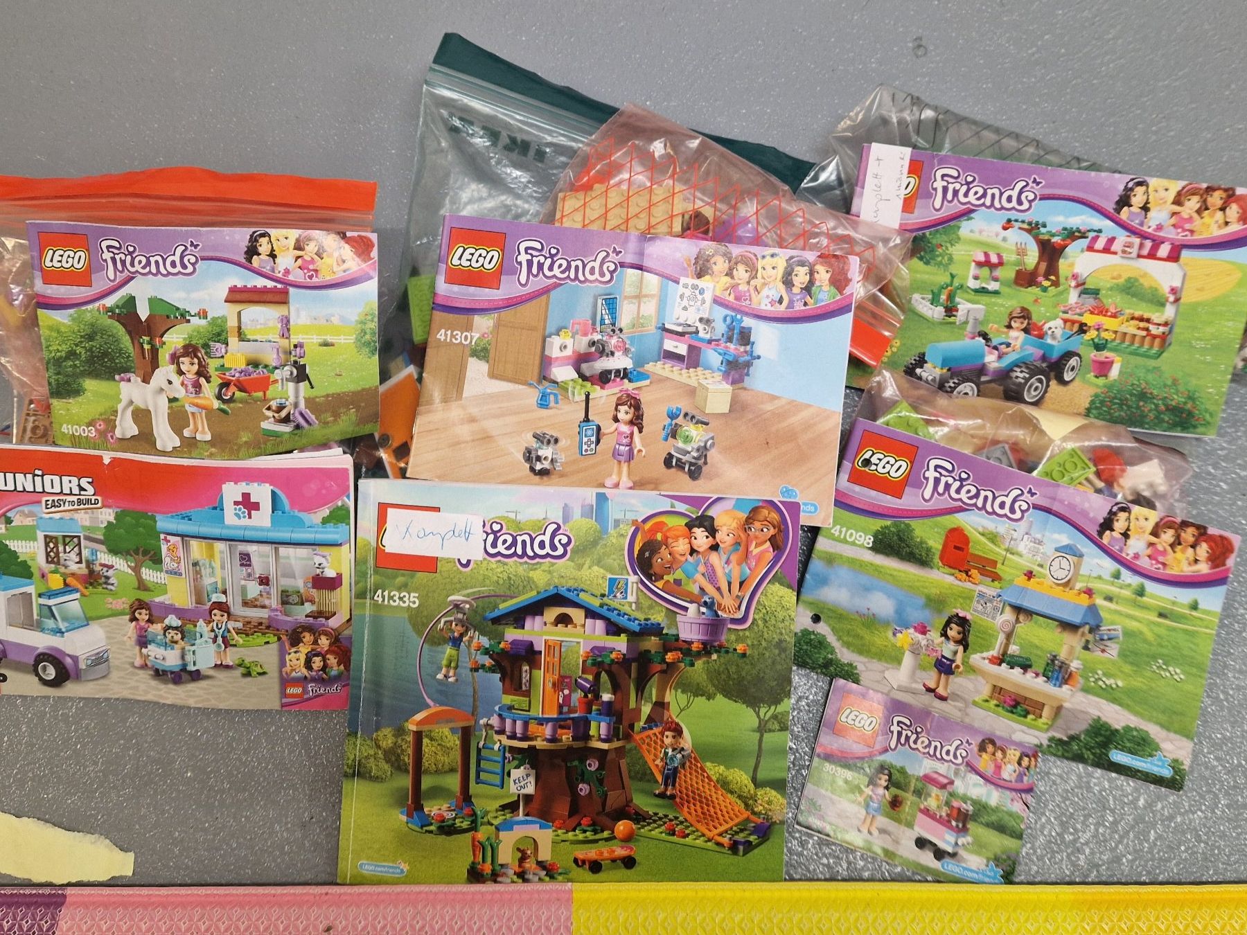 Lego Giocattoli: Lego Friends Baumhaus plus 6 weitere Sets – Usato da Wangen ZH venduto da tulipe55